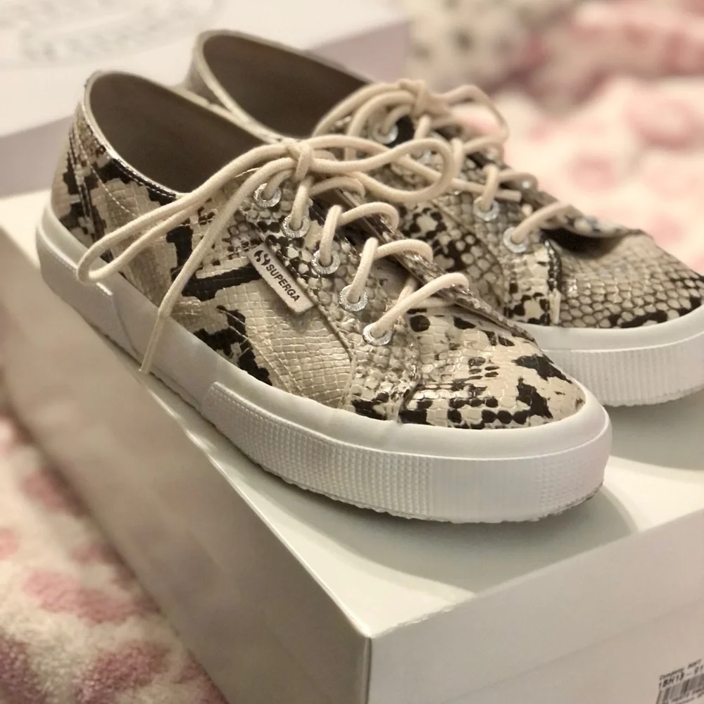 Python Sneakers. - Picture 2 of 2
